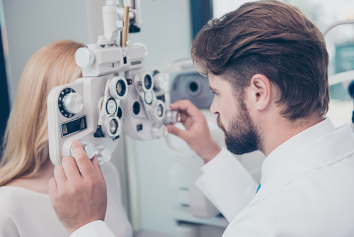  9 Very Important Signs That It’s Time For An Eye Test