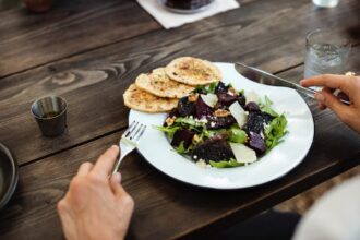 Tips For Eating Healthy at Restaurants