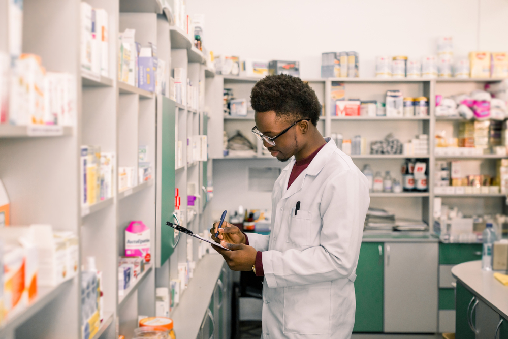  What is a Pharmacy Technician and What is Their Role in the Healthcare Industry?
