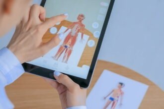 choose the right software to develop healthcare apps
