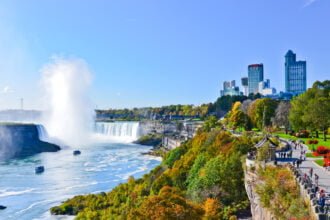 View,Of,Niagara,Falls,In,Autumn