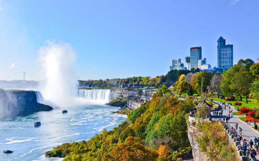 View,Of,Niagara,Falls,In,Autumn